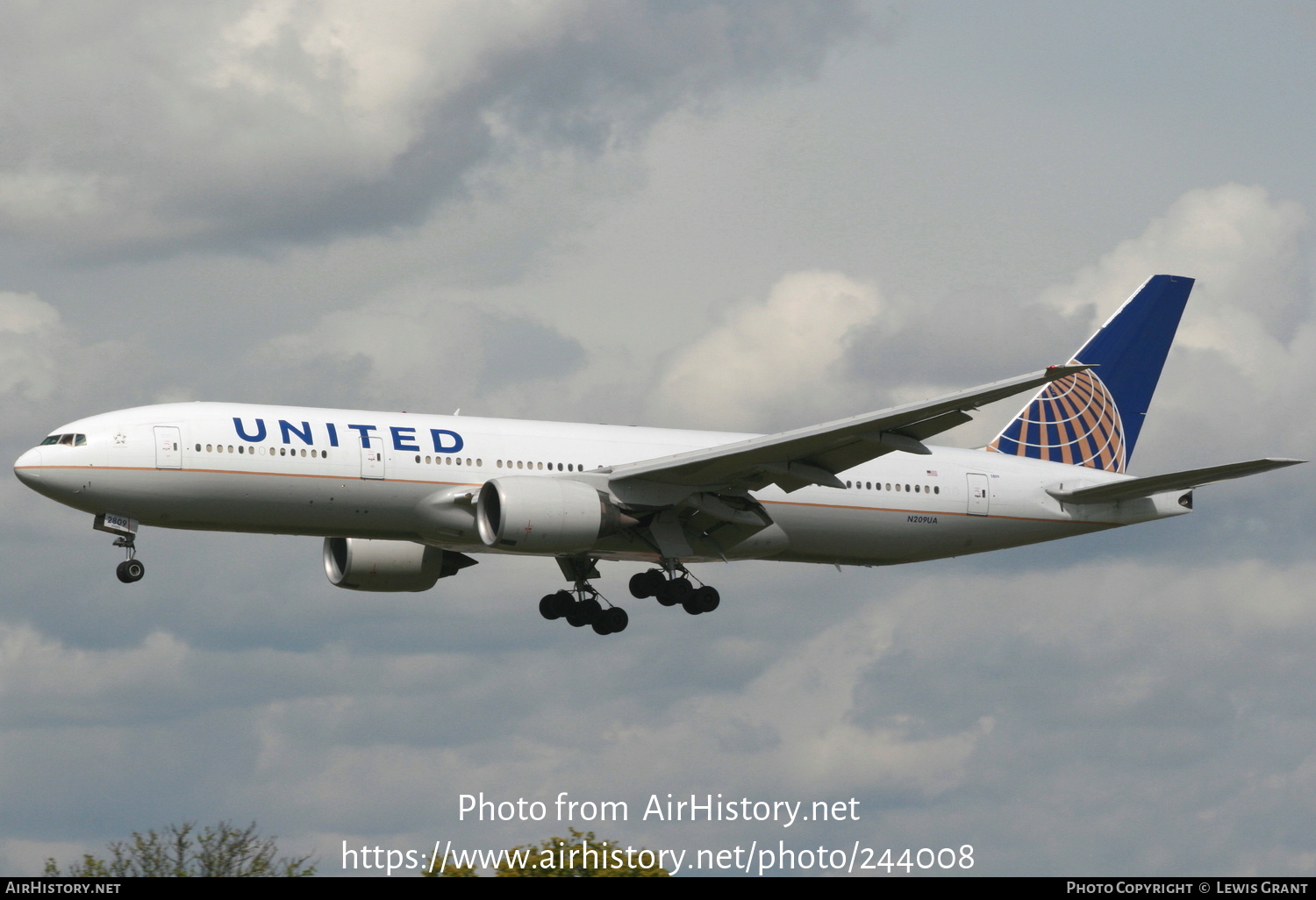 Aircraft Photo of N209UA | Boeing 777-222/ER | United Airlines | AirHistory.net #244008