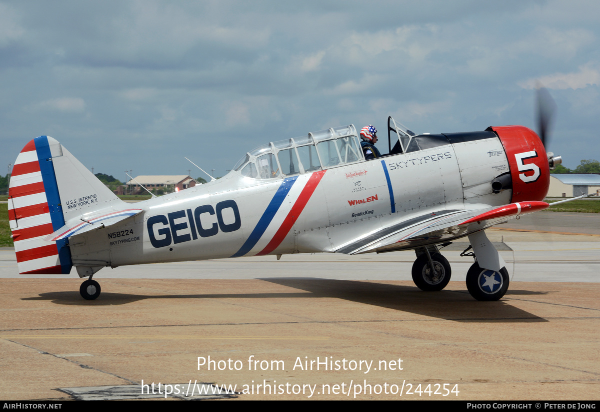 Aircraft Photo of N58224 | North American SNJ-2 Texan | Skytypers | AirHistory.net #244254