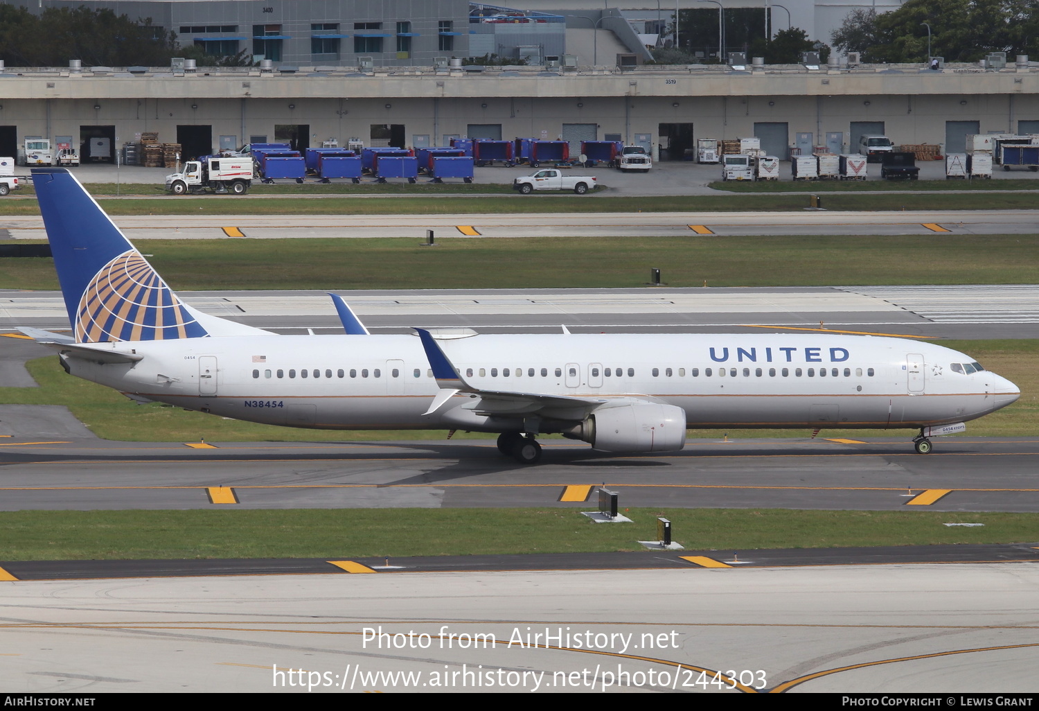 Aircraft Photo of N38454 | Boeing 737-924/ER | United Airlines | AirHistory.net #244303