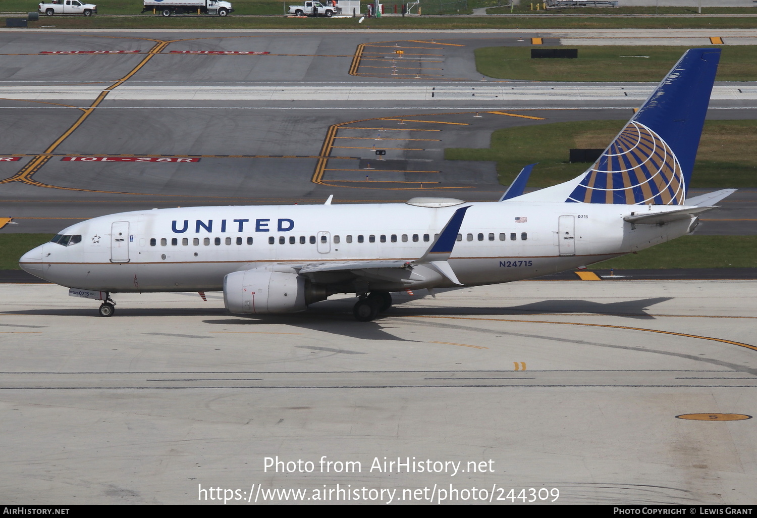 Aircraft Photo of N24715 | Boeing 737-724 | United Airlines | AirHistory.net #244309