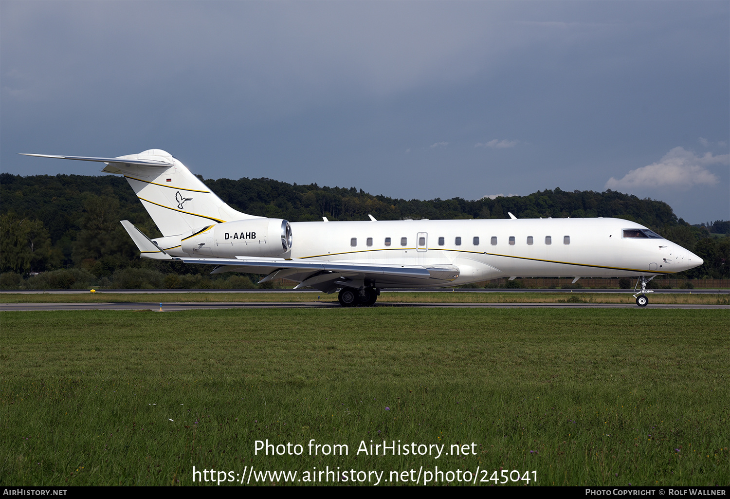 Aircraft Photo of D-AAHB | Bombardier Global Express (BD-700-1A10) | AirHistory.net #245041