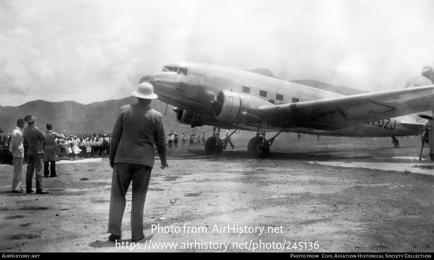 Aircraft Photo of VH-UZJ | Douglas DC-3-232A | Airlines of Australia | AirHistory.net #245136