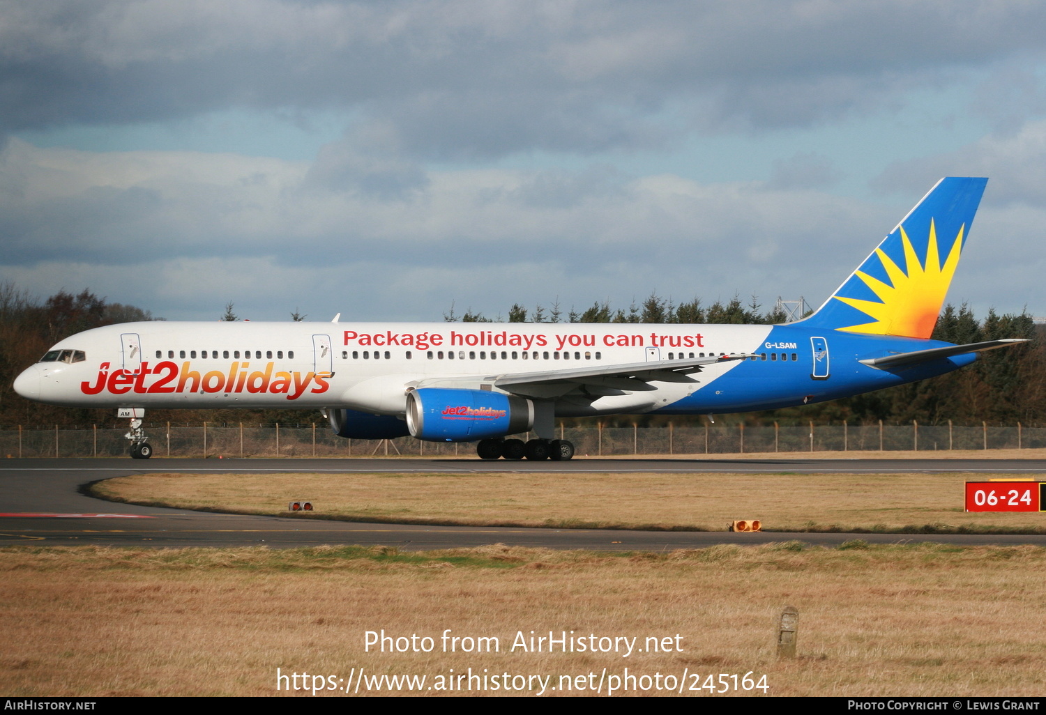 Aircraft Photo of G-LSAM | Boeing 757-204 | Jet2 Holidays | AirHistory.net #245164