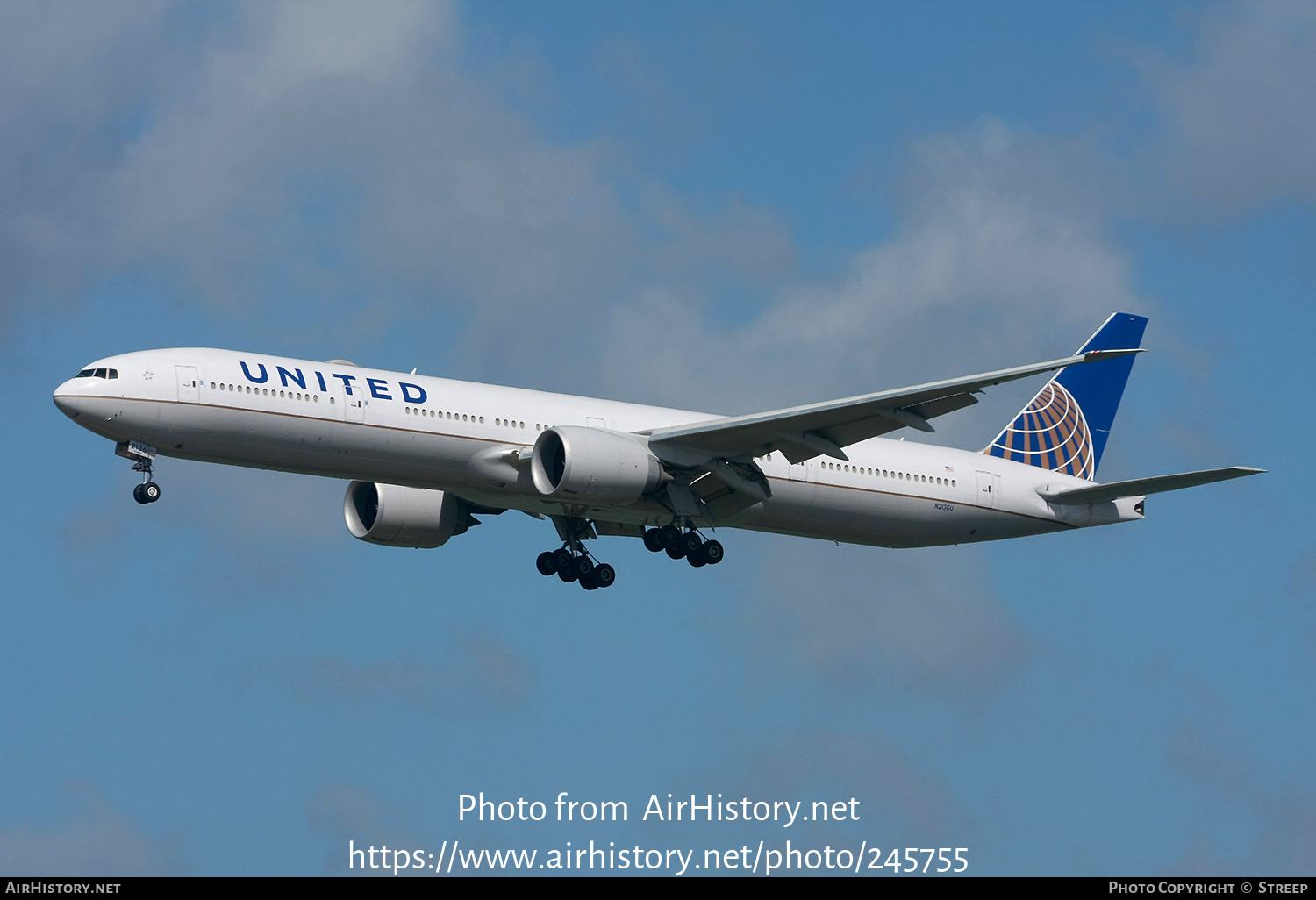 Aircraft Photo of N2136U | Boeing 777-300/ER | United Airlines | AirHistory.net #245755