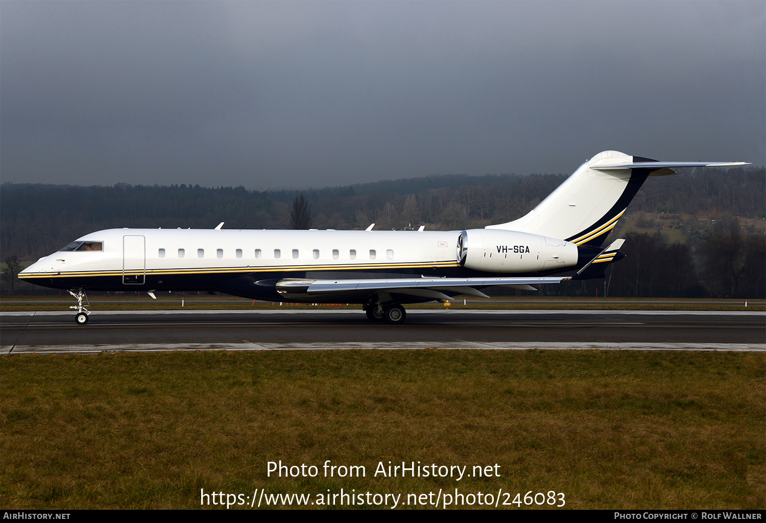 Aircraft Photo of VH-SGA | Bombardier Global Express XRS (BD-700-1A10) | AirHistory.net #246083