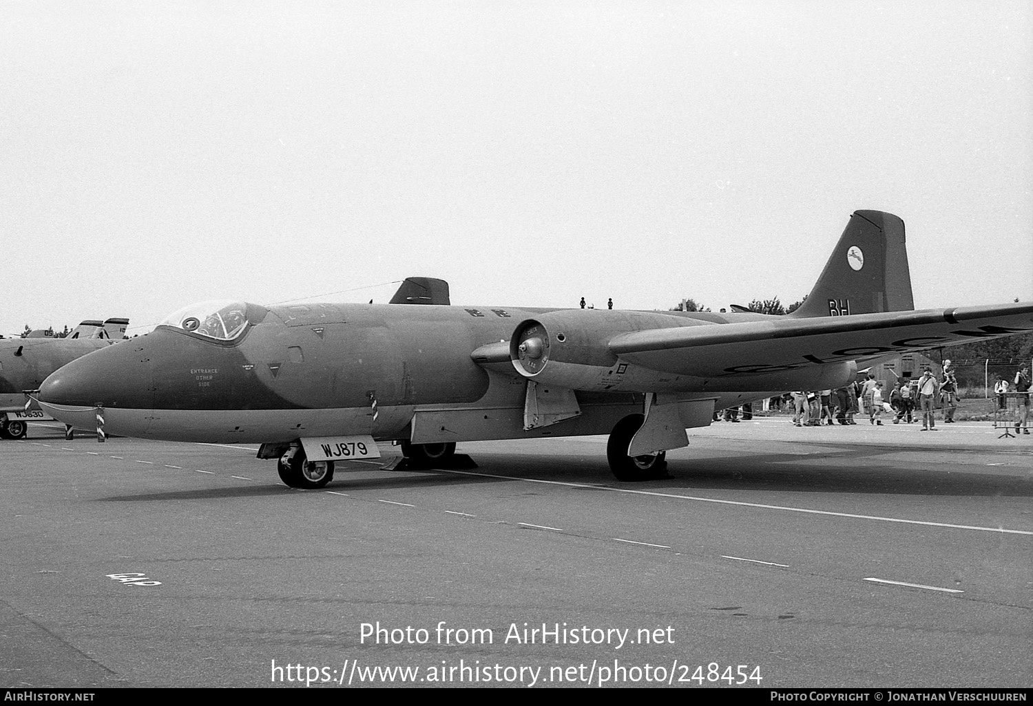 Aircraft Photo of WJ879 | English Electric Canberra T4 | UK - Air Force | AirHistory.net #248454