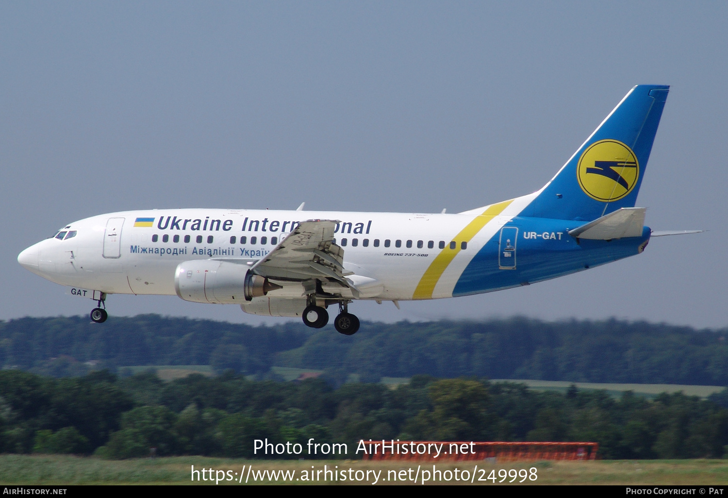 Aircraft Photo of UR-GAT | Boeing 737-528 | Ukraine International Airlines | AirHistory.net #249998