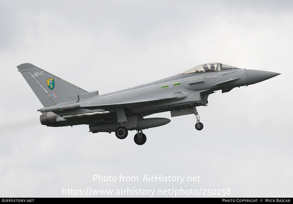 Aircraft Photo of ZJ922 | Eurofighter EF-2000 Typhoon F2 | UK - Air Force | AirHistory.net #250258