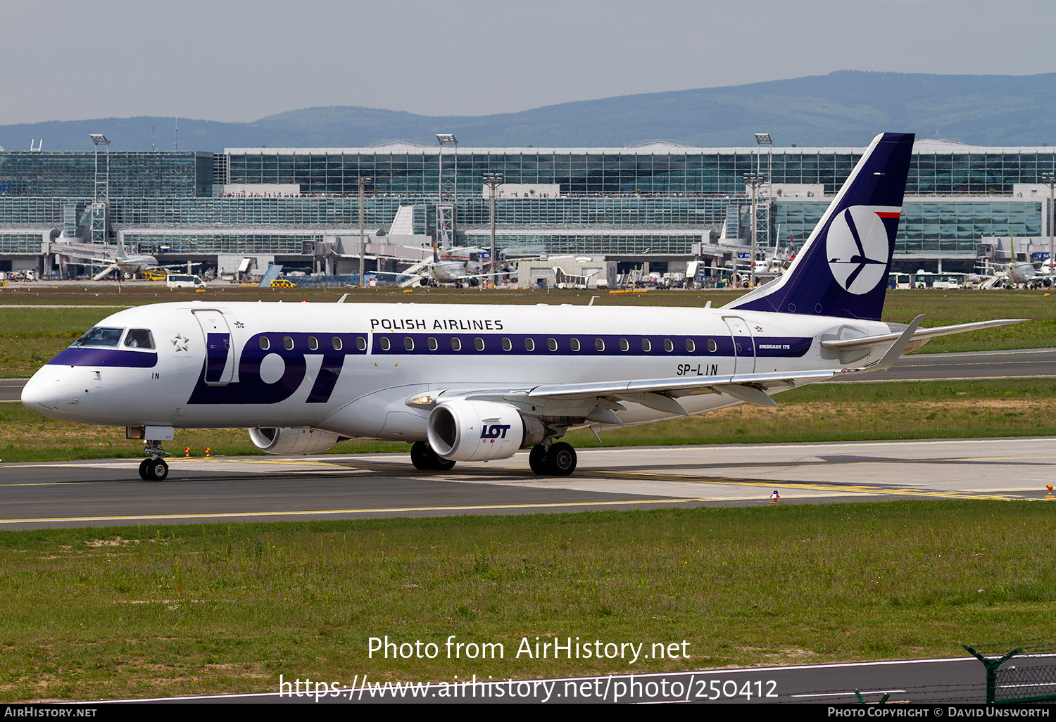 Aircraft Photo of SP-LIN | Embraer 175LR (ERJ-170-200LR) | LOT Polish Airlines - Polskie Linie Lotnicze | AirHistory.net #250412