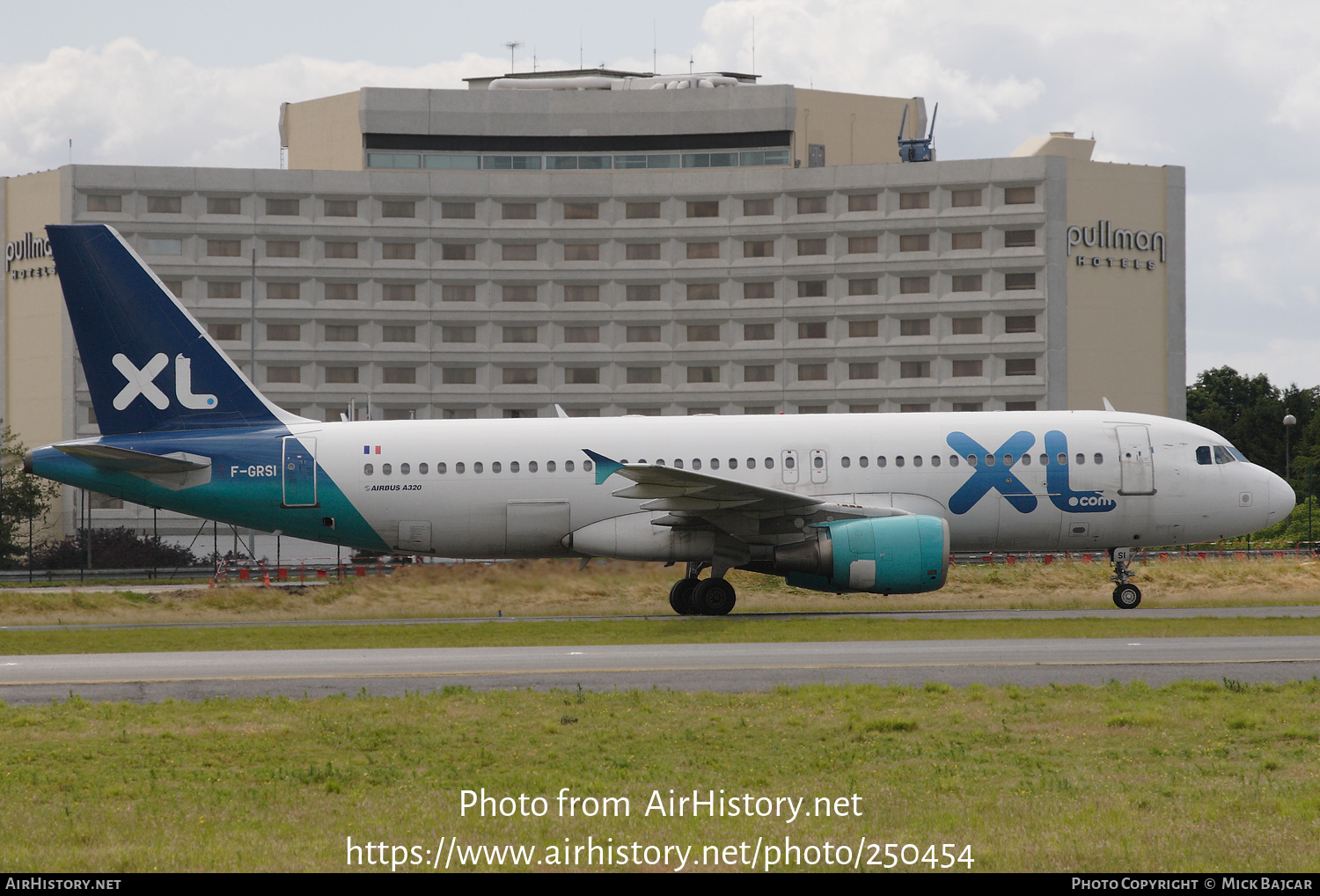 Aircraft Photo of F-GRSI | Airbus A320-214 | XL Airways | AirHistory.net #250454