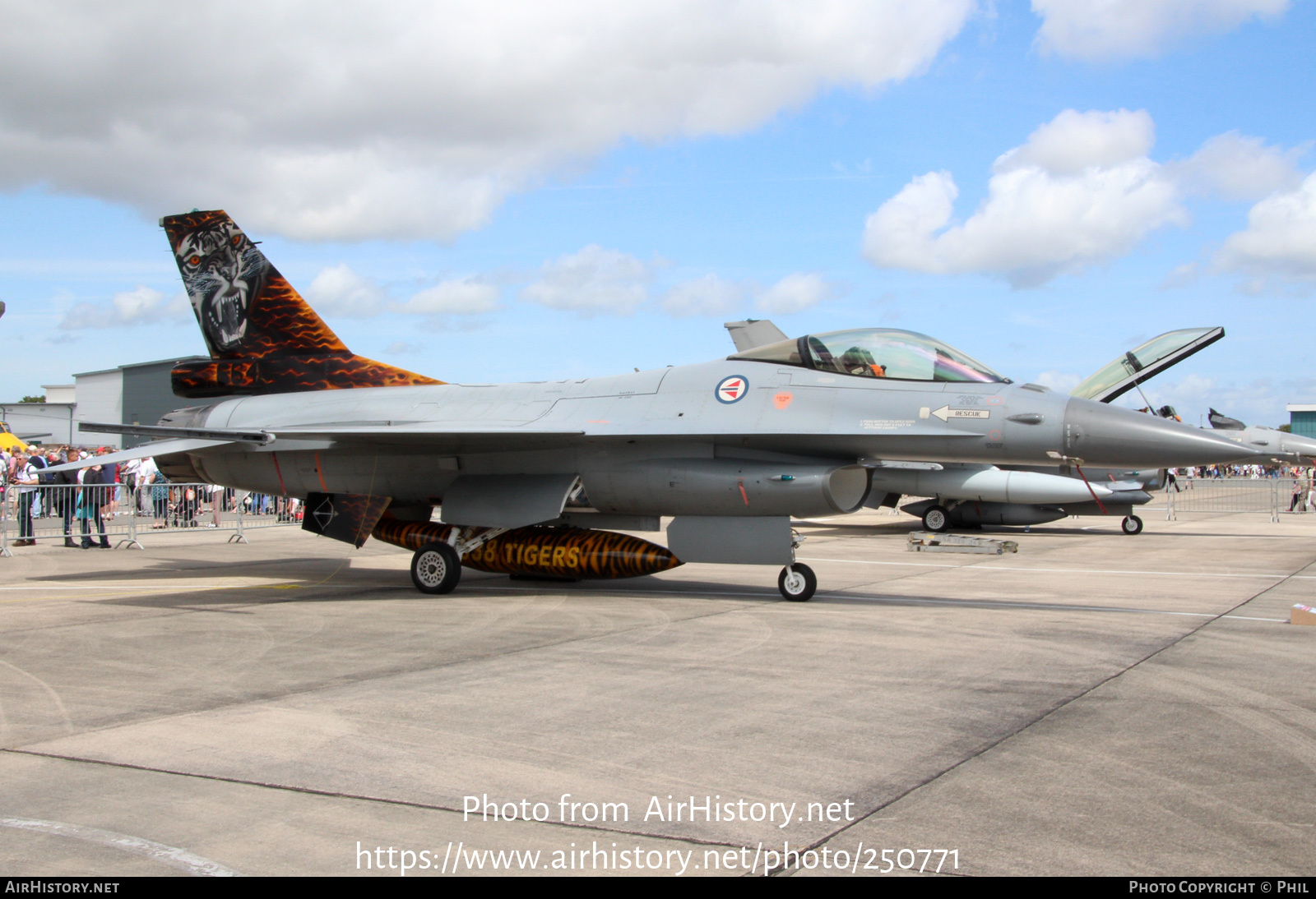 Aircraft Photo of 664 | General Dynamics F-16AM Fighting Falcon ...