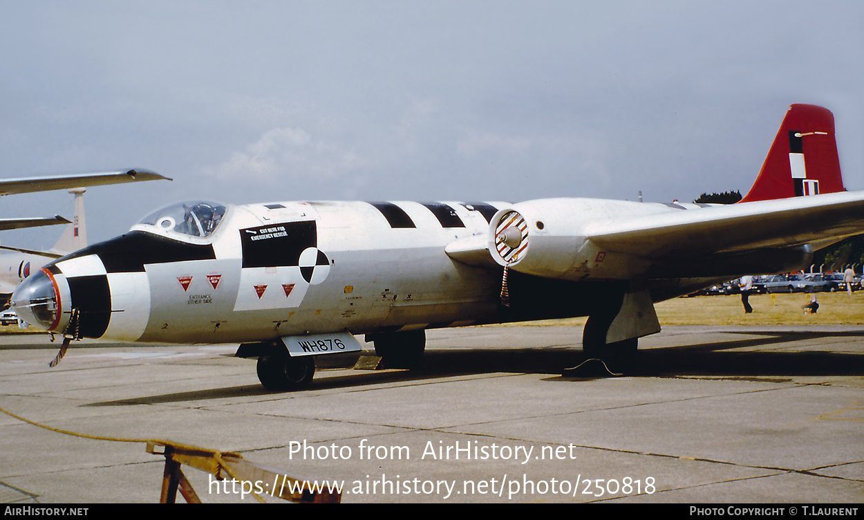 Aircraft Photo of WH876 | English Electric Canberra B2(mod) | UK - Air Force | AirHistory.net #250818