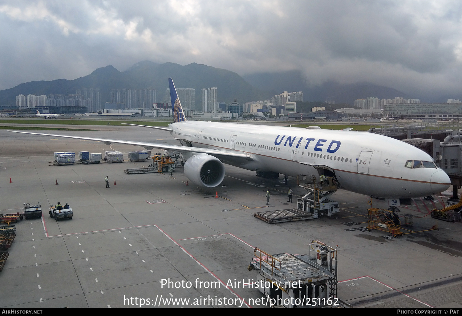 Aircraft Photo of N2341U | Boeing 777-300/ER | United Airlines | AirHistory.net #251162