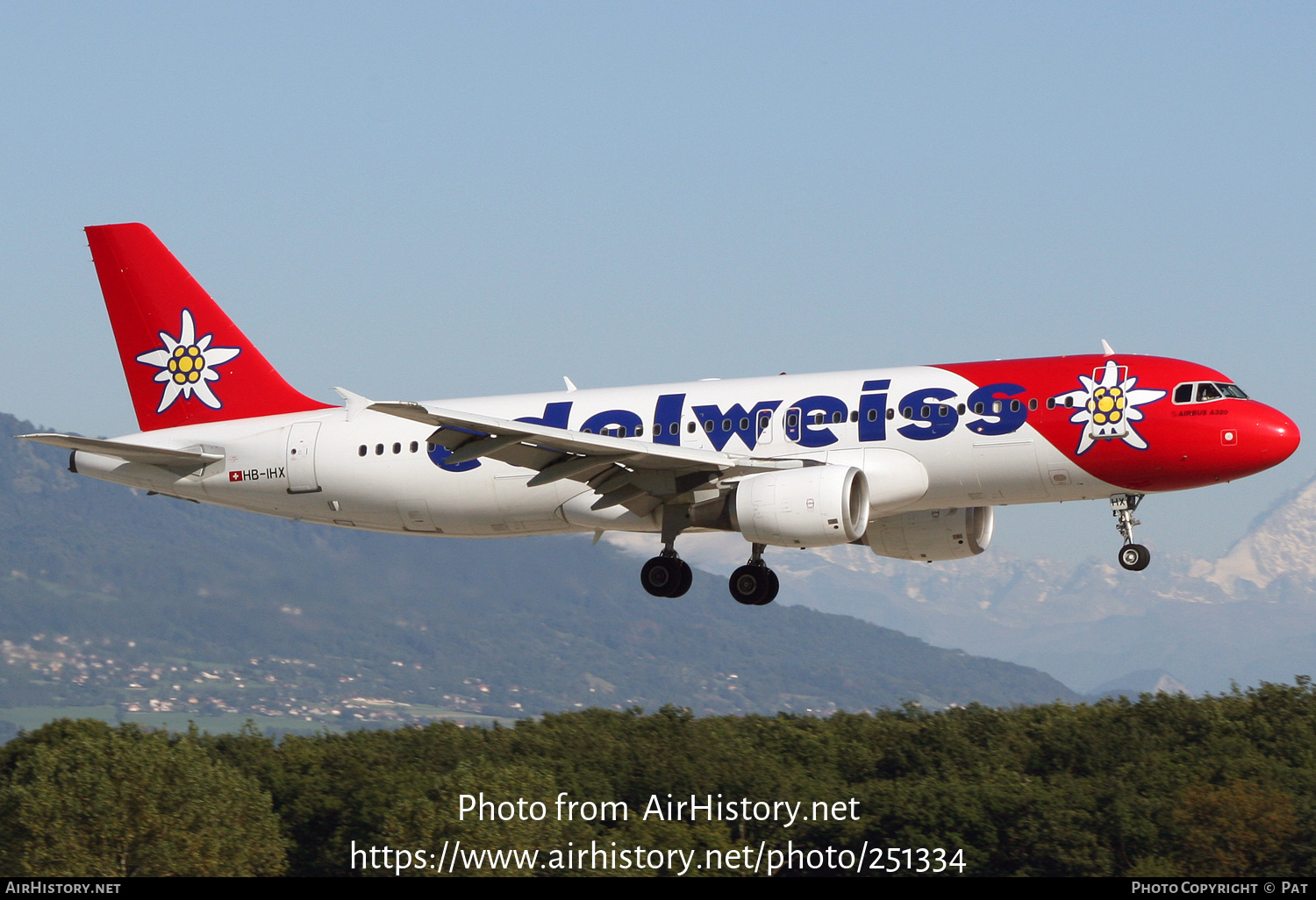 Aircraft Photo of HB-IHX | Airbus A320-214 | Edelweiss Air | AirHistory.net #251334