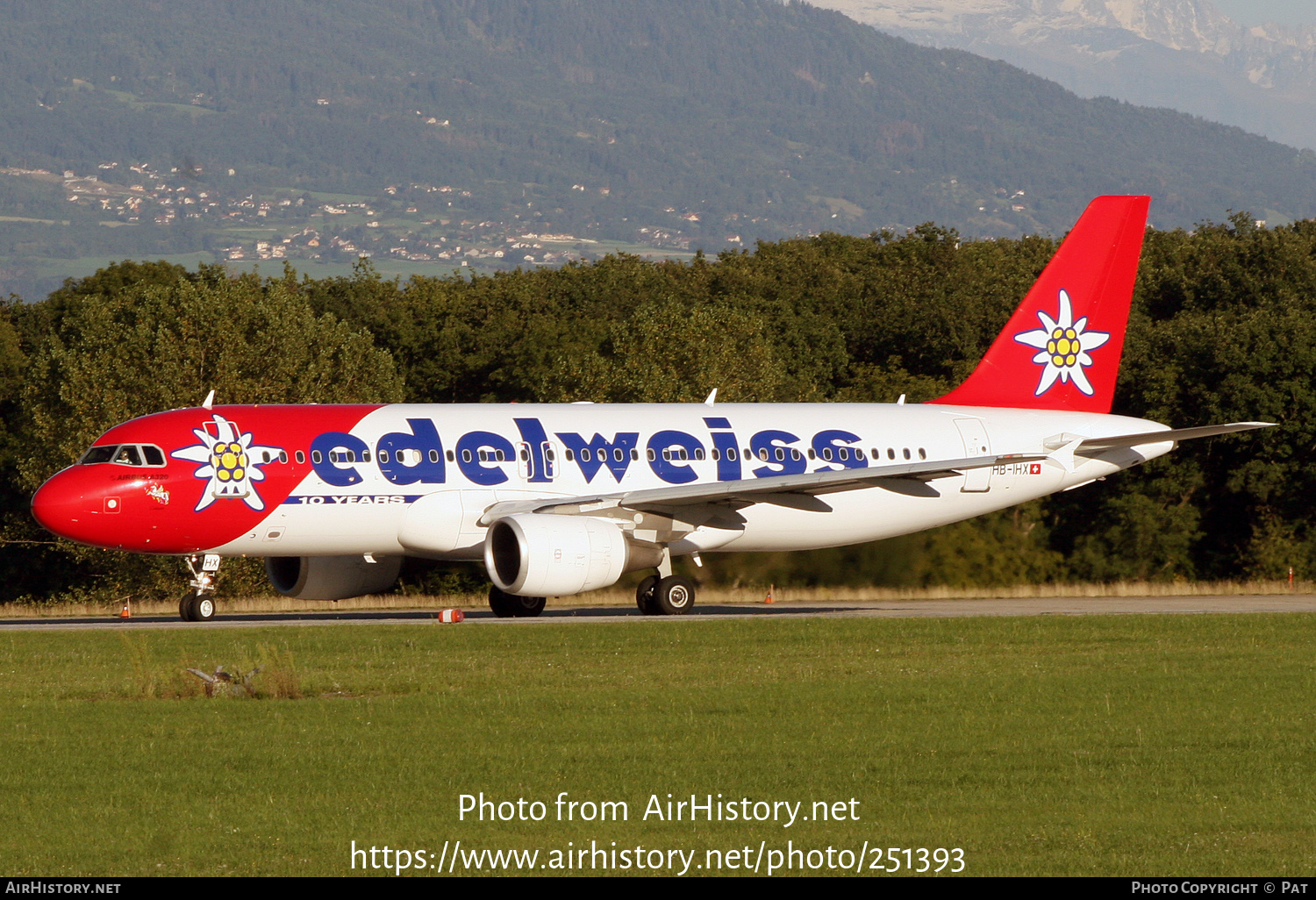 Aircraft Photo of HB-IHX | Airbus A320-214 | Edelweiss Air | AirHistory.net #251393