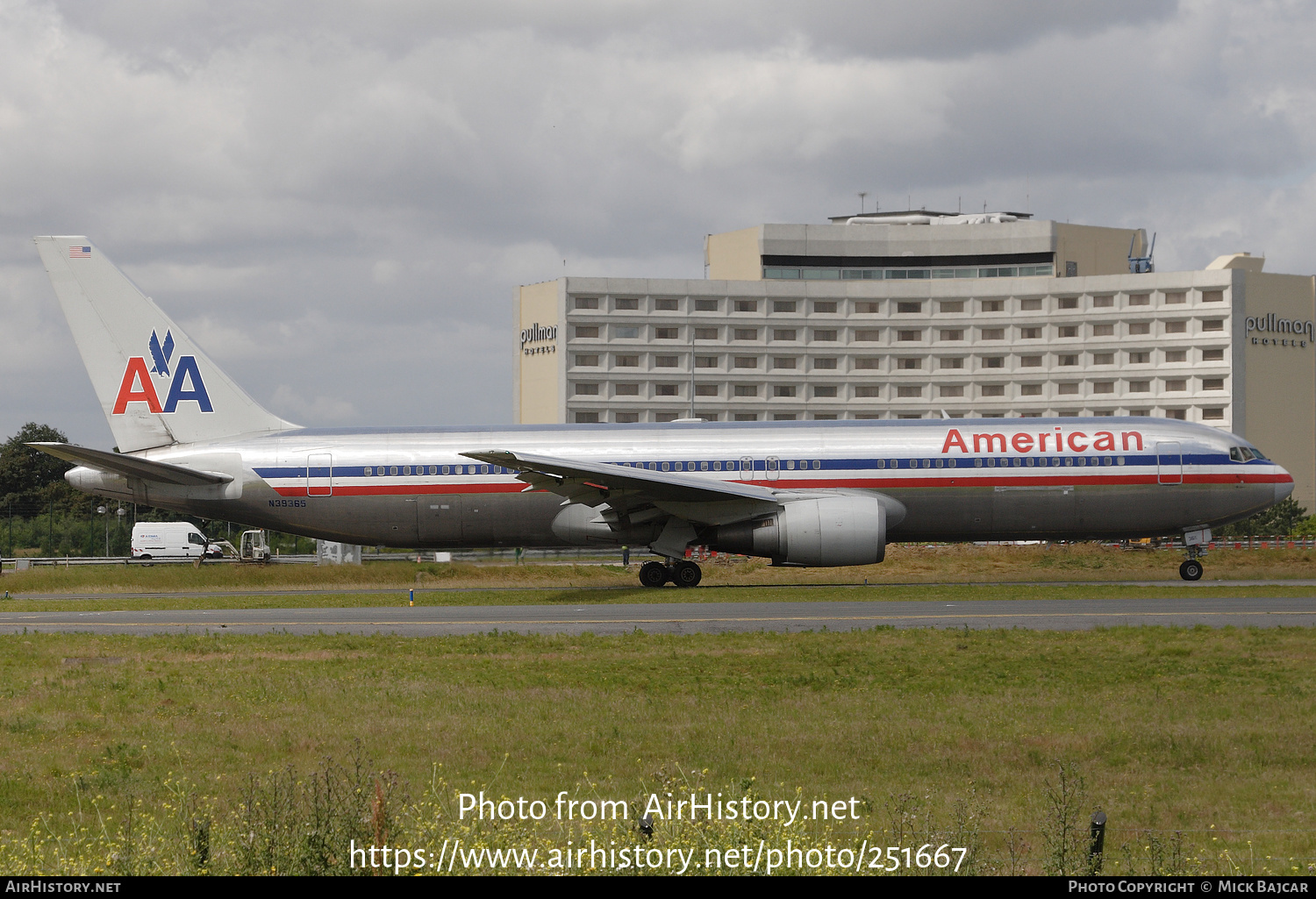 Aircraft Photo of N39365 | Boeing 767-323/ER | American Airlines | AirHistory.net #251667