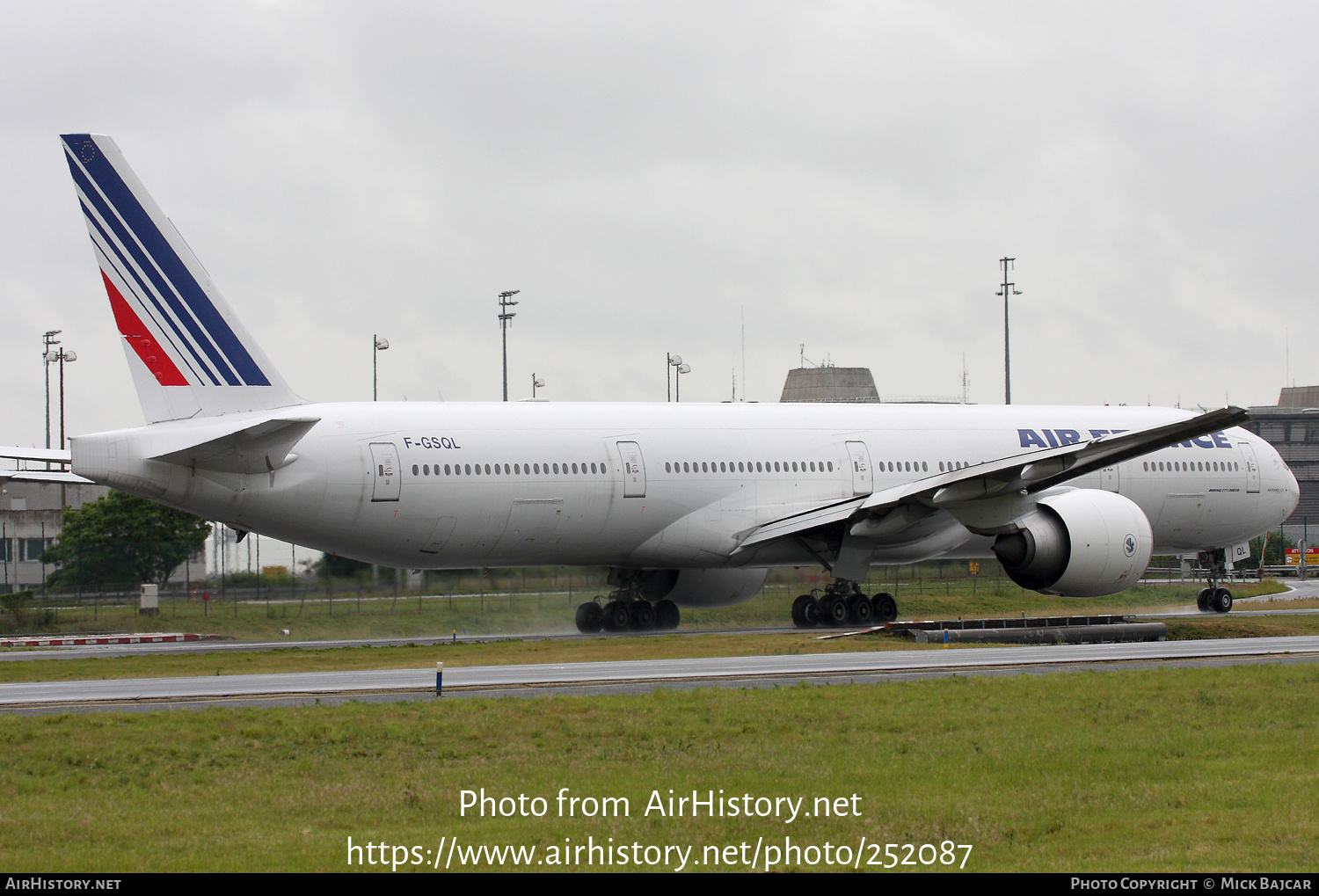 Aircraft Photo of F-GSQL | Boeing 777-328/ER | Air France | AirHistory.net #252087