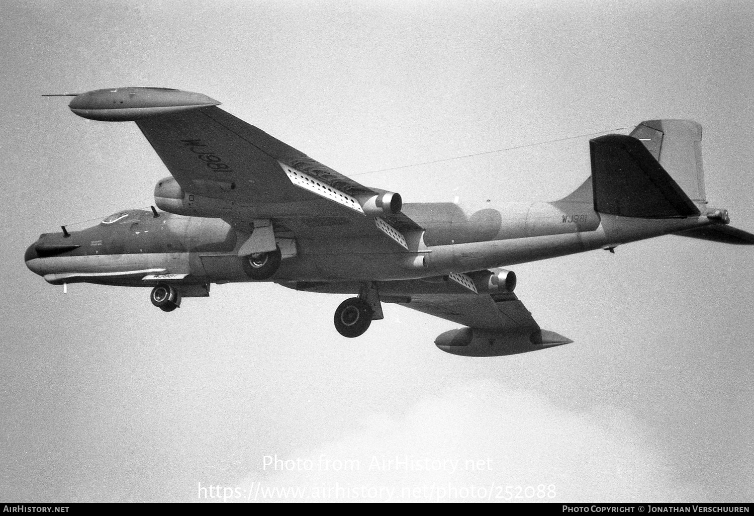 Aircraft Photo of WJ981 | English Electric Canberra T17 | UK - Air Force | AirHistory.net #252088