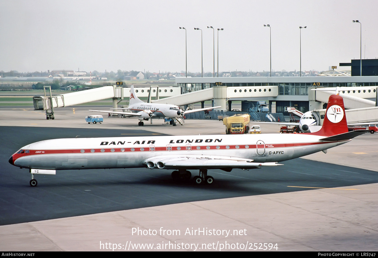 Aircraft Photo of G-APYC | De Havilland D.H. 106 Comet 4B | Dan-Air London | AirHistory.net #252594