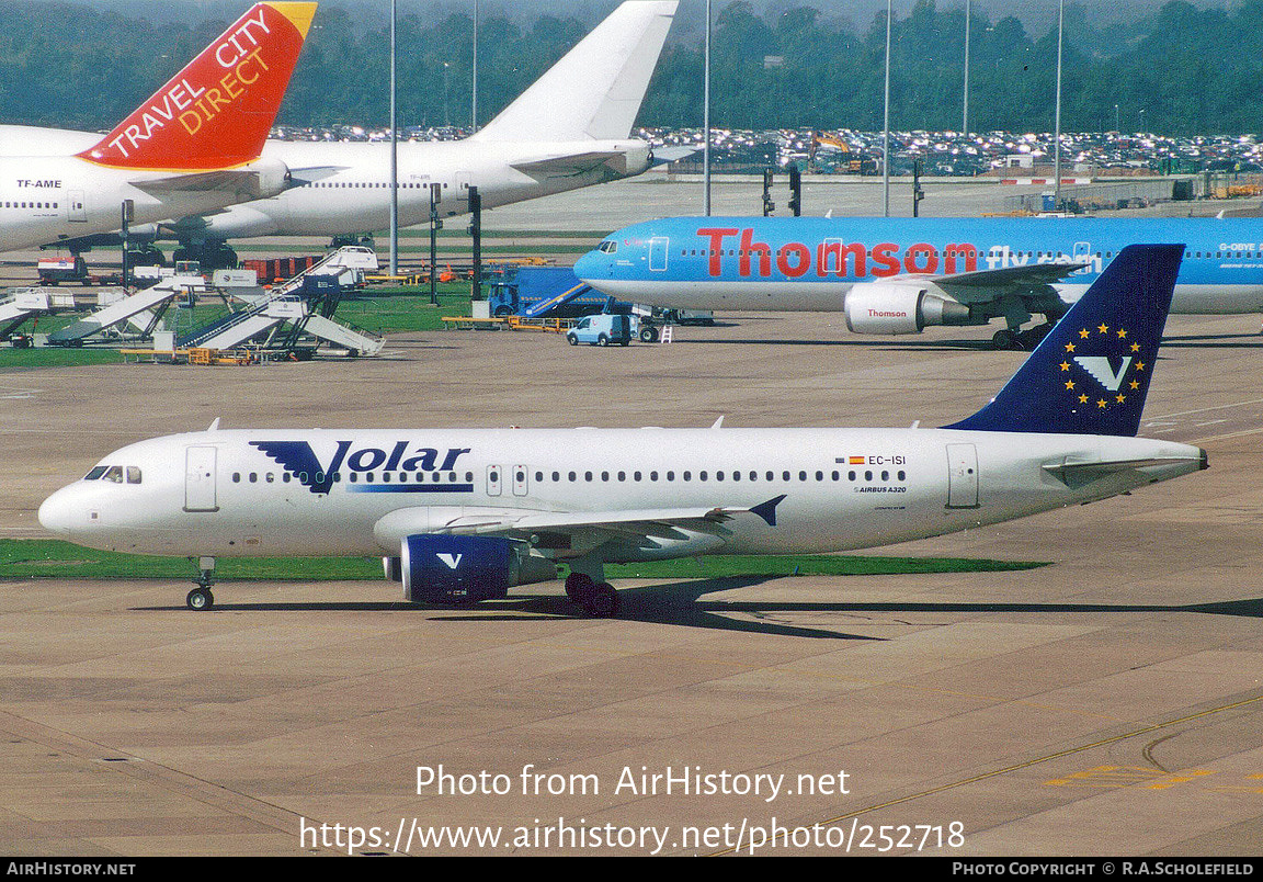 Aircraft Photo of EC-ISI | Airbus A320-214 | Volar Airlines | AirHistory.net #252718