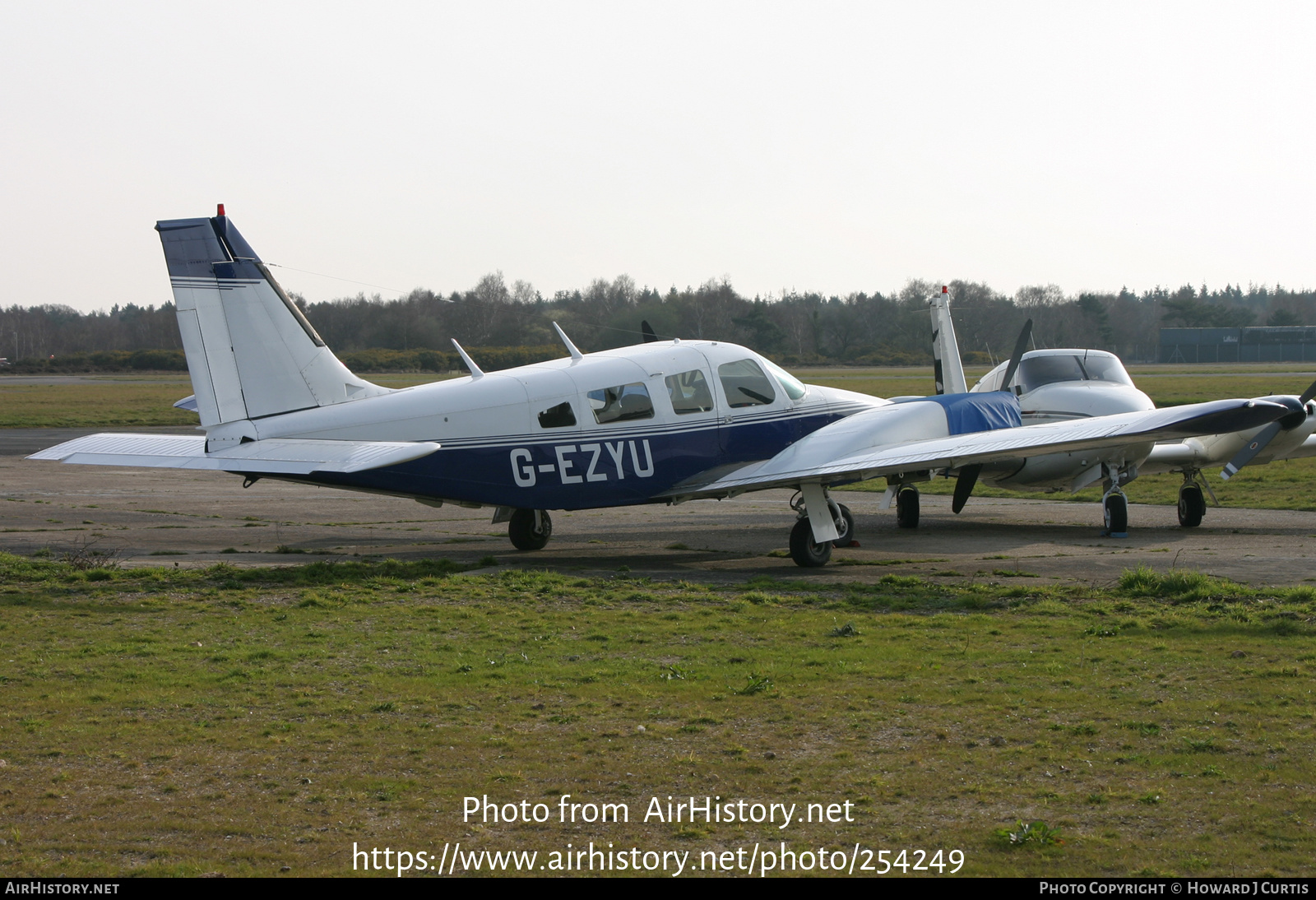 Aircraft Photo of G-EZYU | Piper PA-34-200 Seneca | AirHistory.net #254249