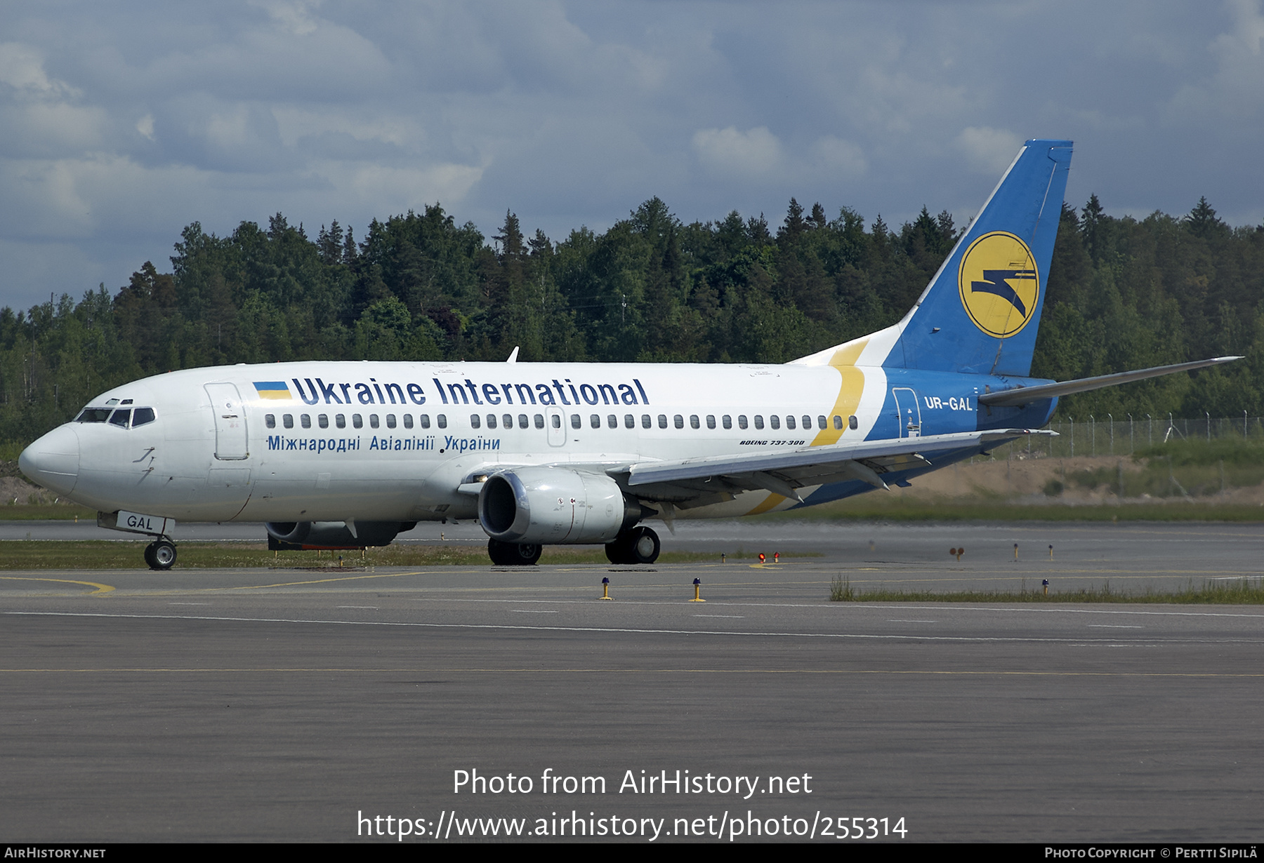 Aircraft Photo of UR-GAL | Boeing 737-341 | Ukraine International Airlines | AirHistory.net #255314