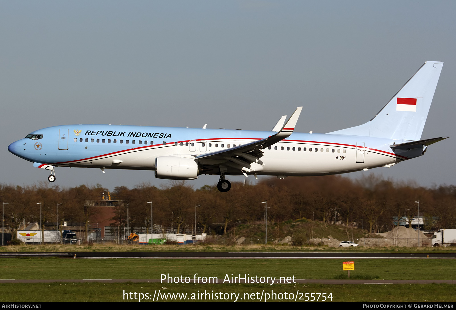 Aircraft Photo of A-001 | Boeing 737-8U3 | Republik Indonesia | AirHistory.net #255754