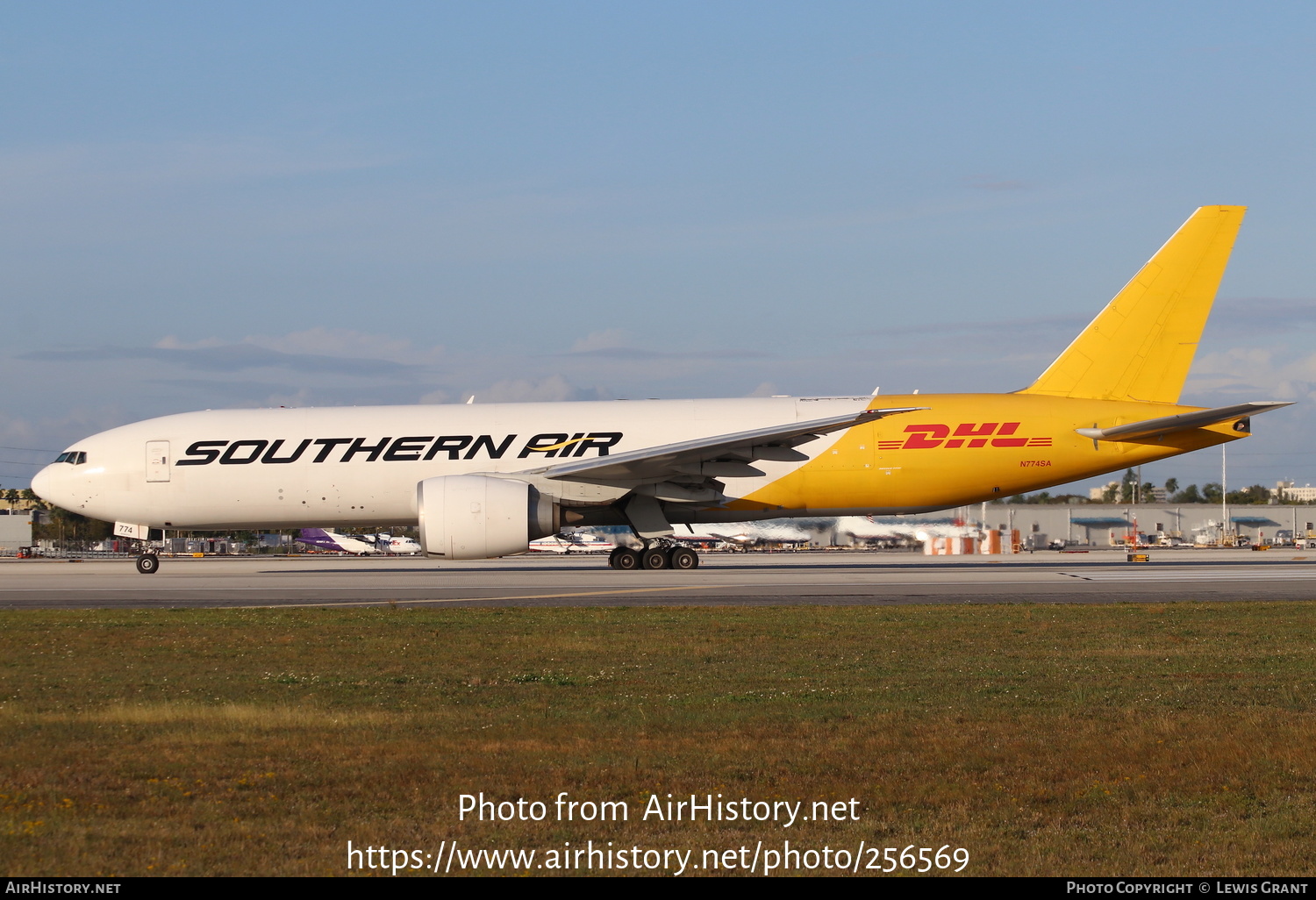 Aircraft Photo of N774SA | Boeing 777-FZB | Southern Air | AirHistory.net #256569