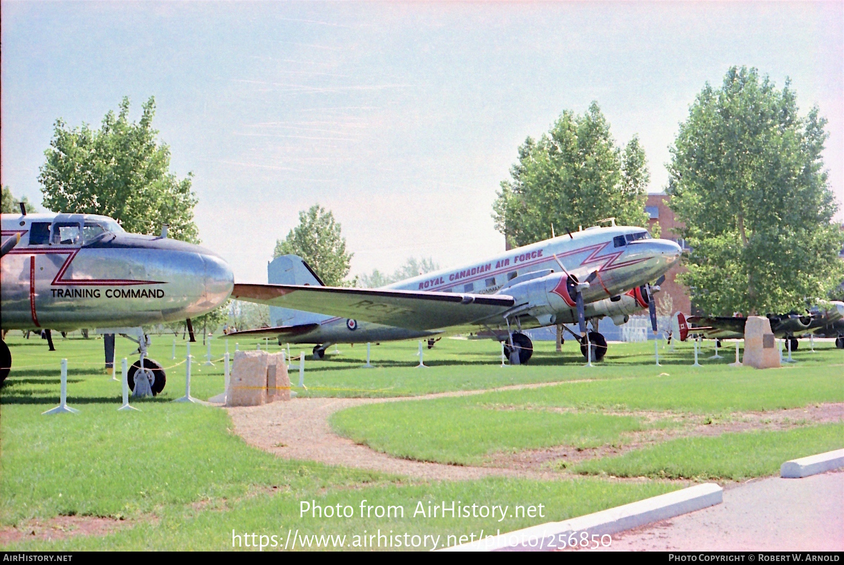 Aircraft Photo of 12949 | Douglas CC-129 Dakota 4SC | Canada - Air Force | AirHistory.net #256850