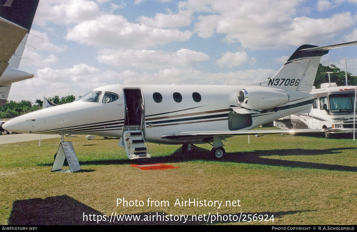 Aircraft Photo of N37086 | Raytheon 390 Premier I | AirHistory.net #256924