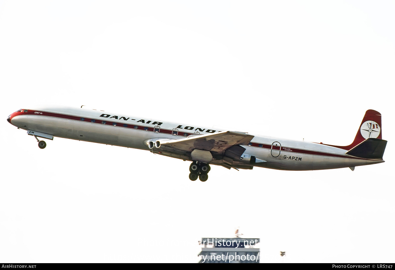 Aircraft Photo of G-APZM | De Havilland D.H. 106 Comet 4B | Dan-Air London | AirHistory.net #257045