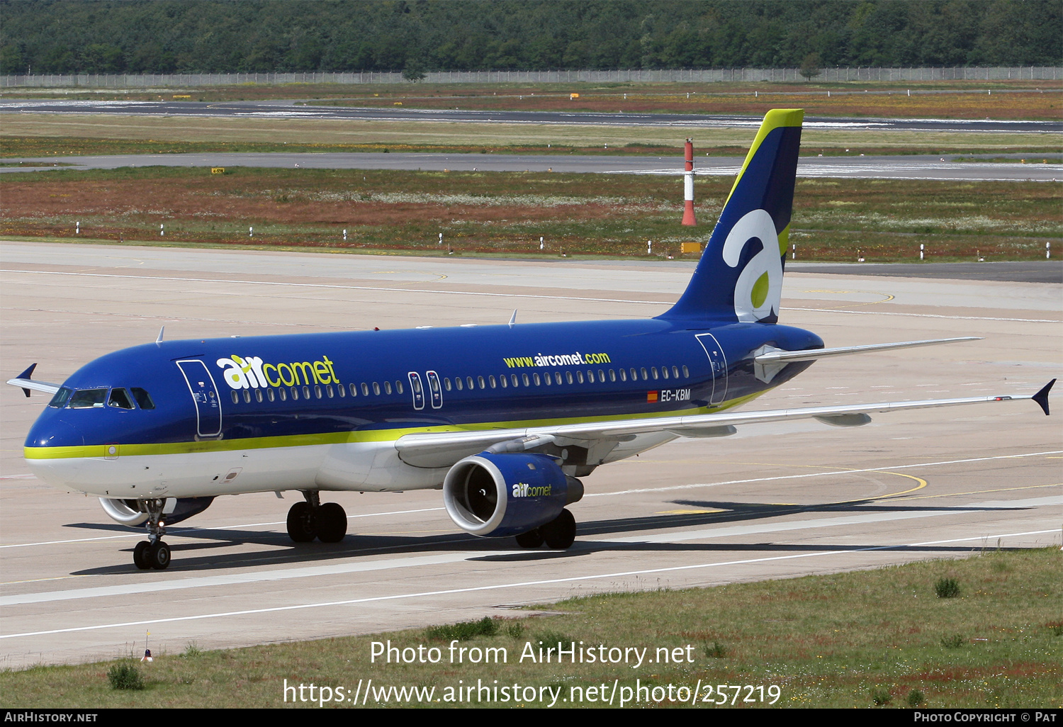 Aircraft Photo of EC-KBM | Airbus A320-211 | Air Comet | AirHistory.net #257219