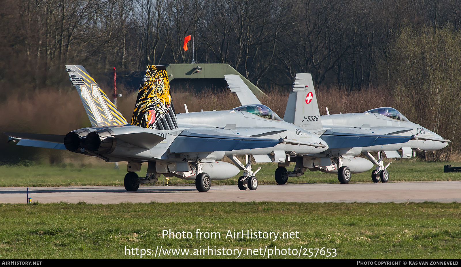 Aircraft Photo of J-5011 | McDonnell Douglas F/A-18C Hornet | Switzerland - Air Force | AirHistory.net #257653