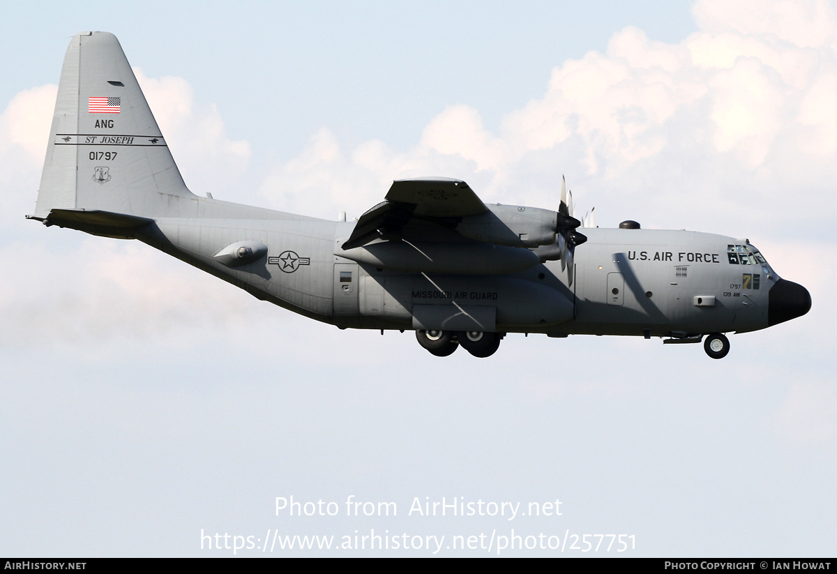 Aircraft Photo of 90-1797 / 01797 | Lockheed C-130H Hercules | USA - Air Force | AirHistory.net #257751