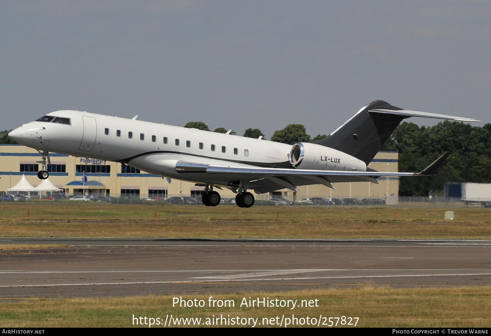 Aircraft Photo of LX-LUX | Bombardier Global 6000 (BD-700-1A10) | AirHistory.net #257827