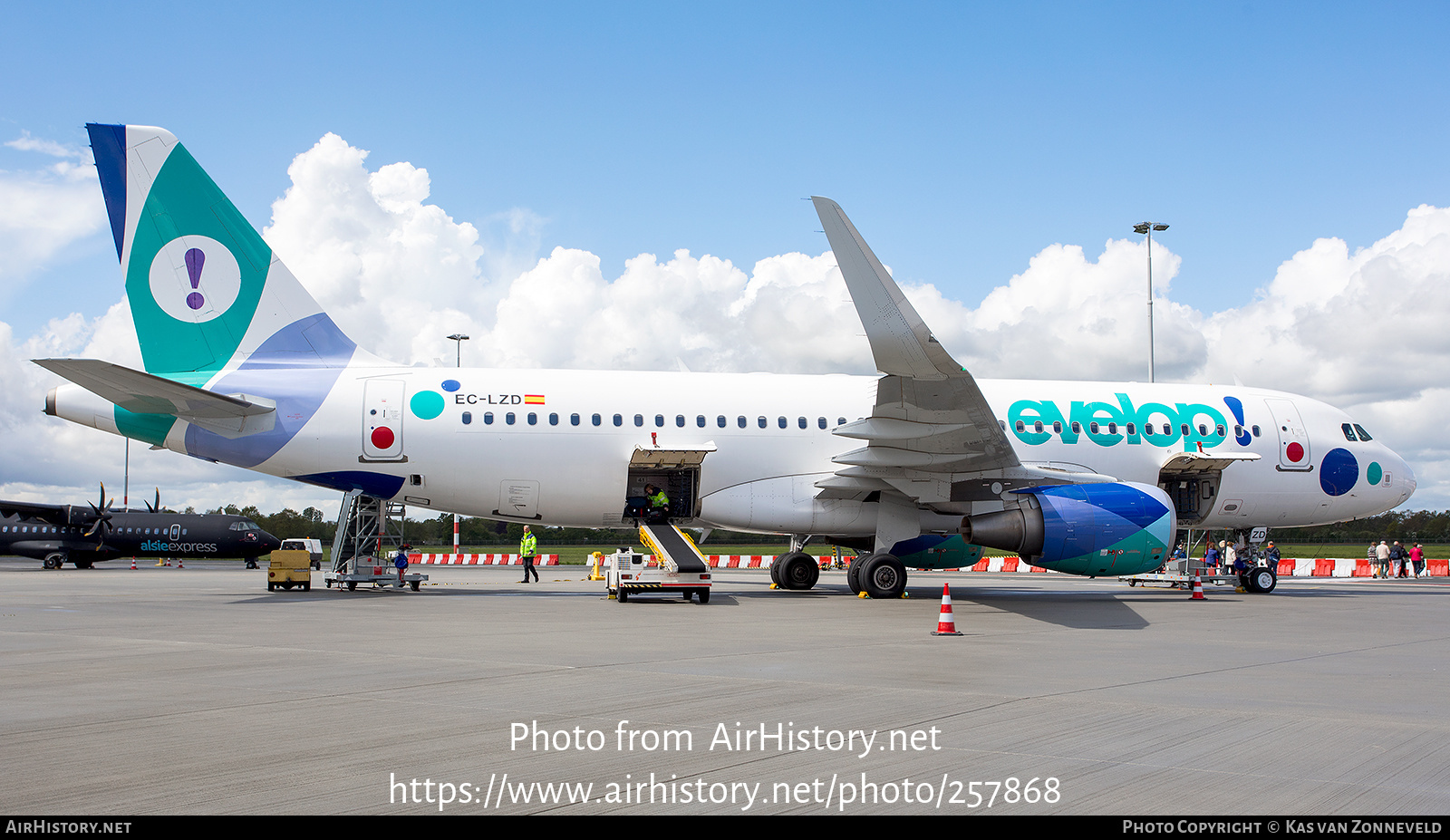 Aircraft Photo of EC-LZD | Airbus A320-214 | Evelop Airlines | AirHistory.net #257868