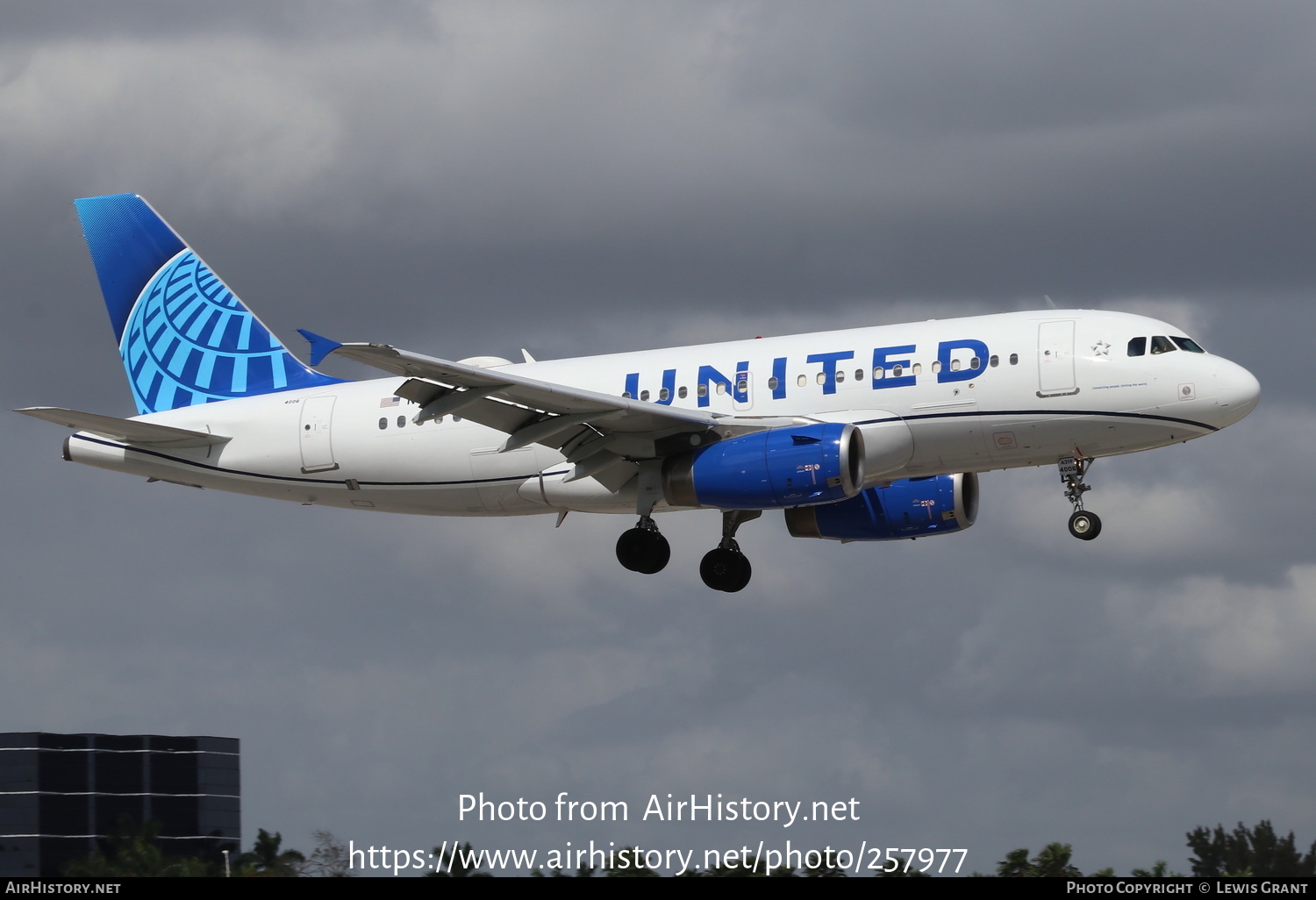 Aircraft Photo of N806UA | Airbus A319-131 | United Airlines | AirHistory.net #257977