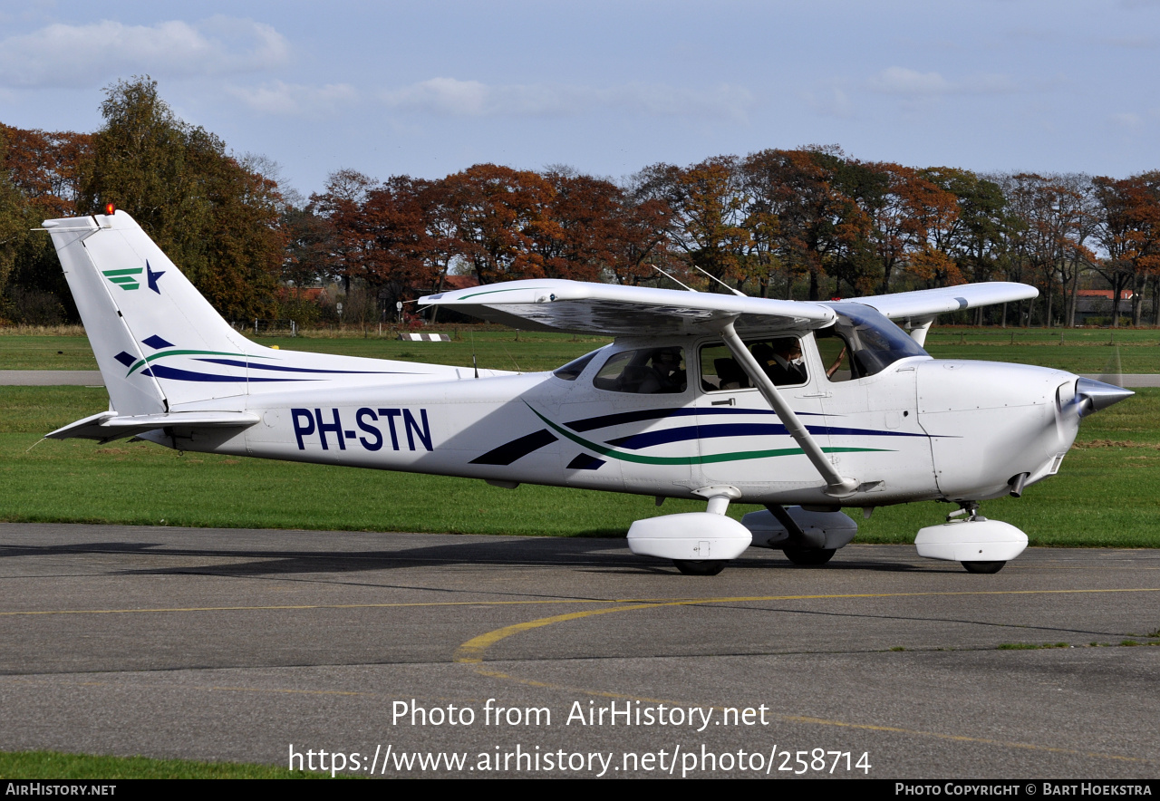 Aircraft Photo of PH-STN | Cessna 172R Skyhawk | Stella Aviation | AirHistory.net #258714