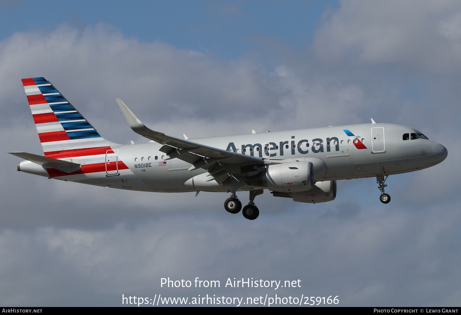 Aircraft Photo of N9018E | Airbus A319-115 | American Airlines | AirHistory.net #259166