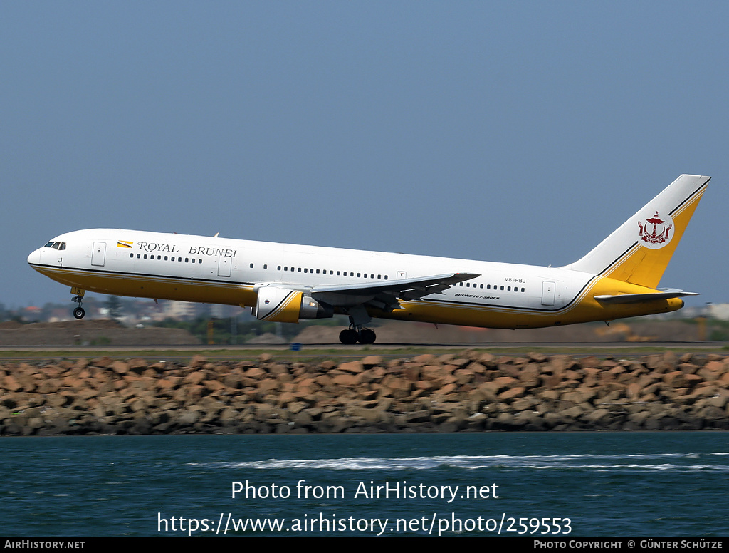 Aircraft Photo of V8-RBJ | Boeing 767-33A/ER | Royal Brunei Airlines | AirHistory.net #259553