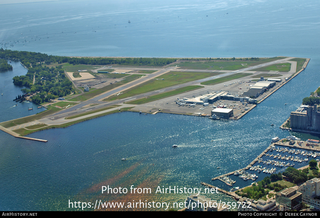 Airport photo of Toronto - Billy Bishop City (CYTZ / YTZ) in Ontario ...