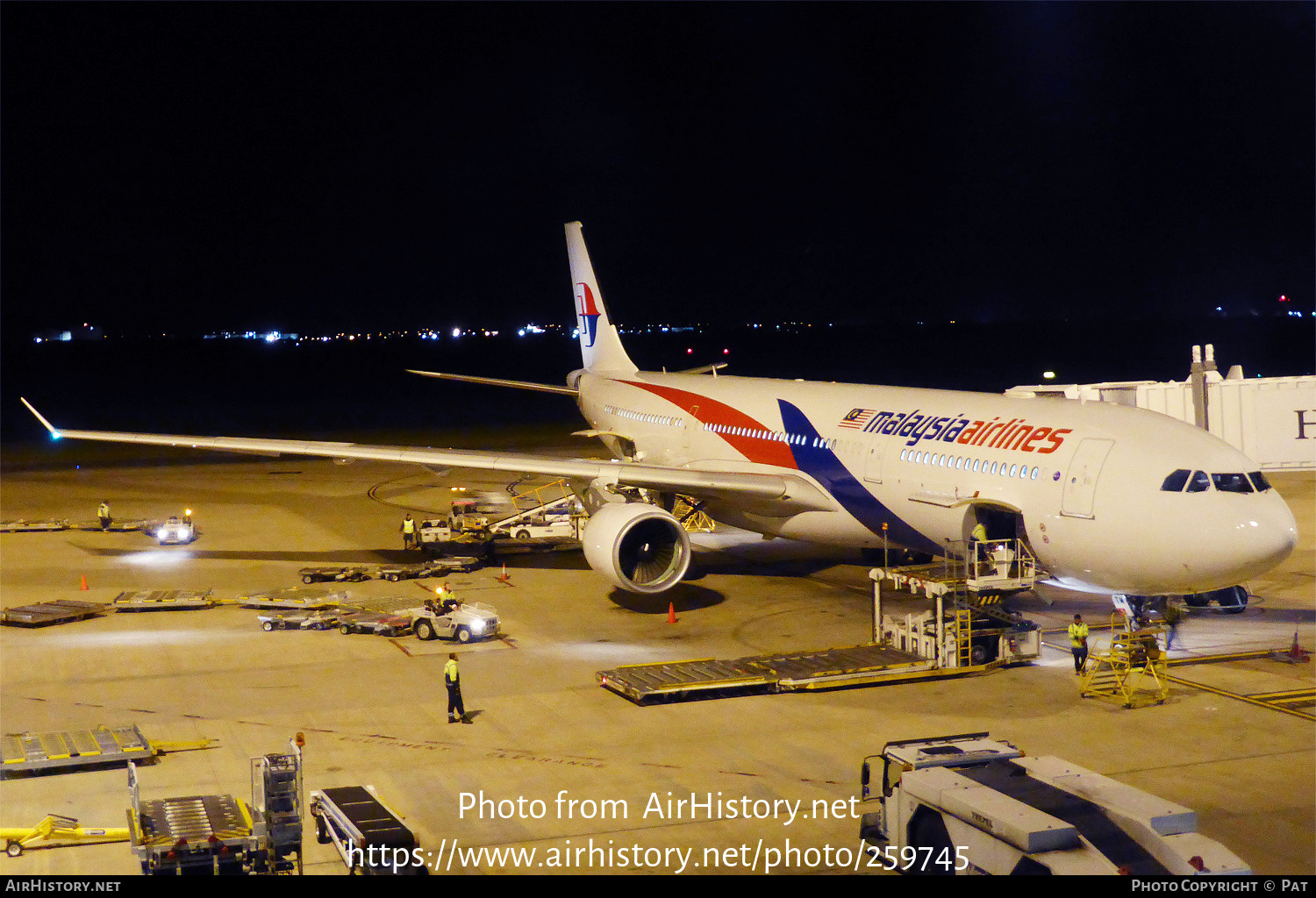 Aircraft Photo of 9M-MTM | Airbus A330-323 | Malaysia Airlines | AirHistory.net #259745