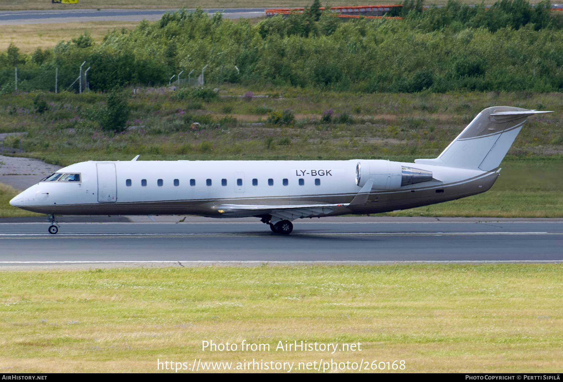 Aircraft Photo of LY-BGK | Bombardier Challenger 850 (CRJ-200SE/CL-600-2B19) | AirHistory.net #260168