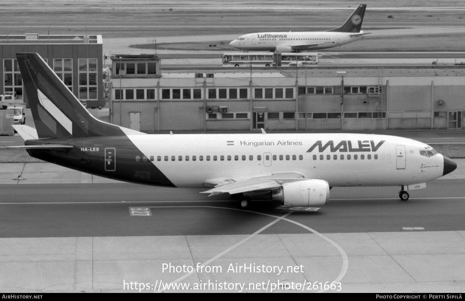 Aircraft Photo of HA-LES | Boeing 737-3Y0 | Malév - Hungarian Airlines | AirHistory.net #261663