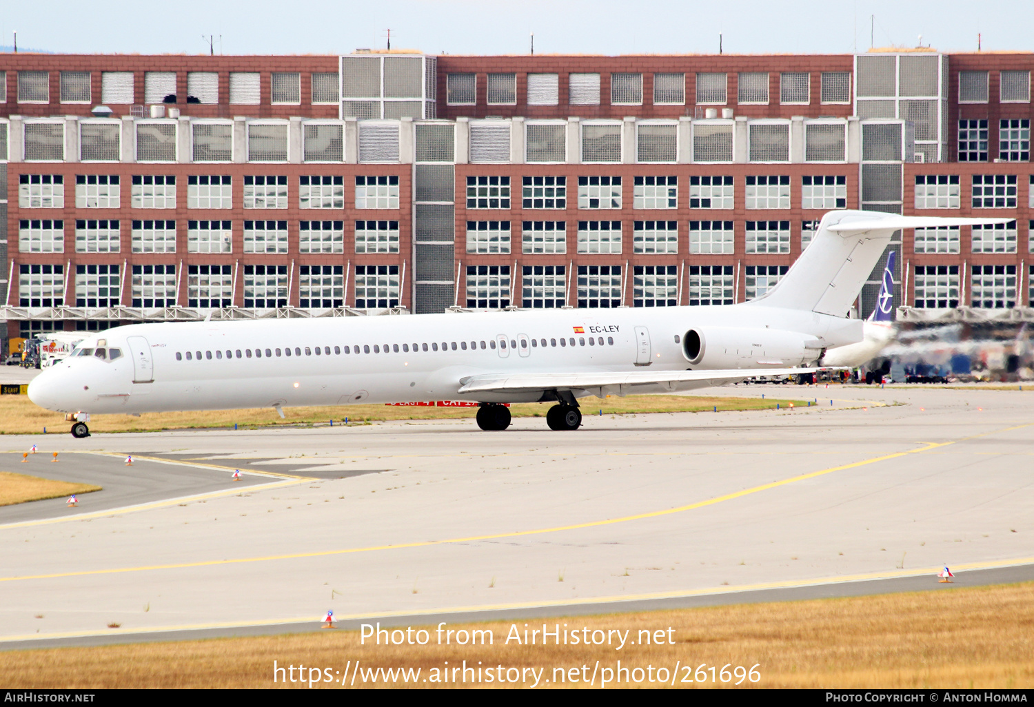 Aircraft Photo of EC-LEY | McDonnell Douglas MD-83 (DC-9-83) | Swiftair | AirHistory.net #261696