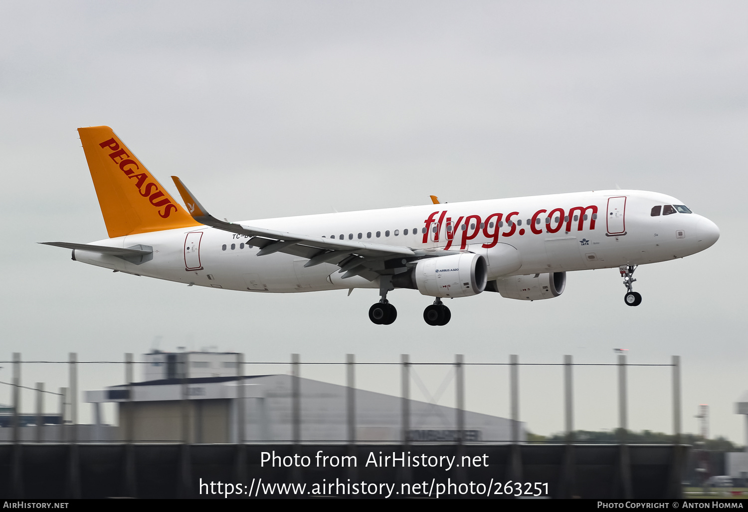 Aircraft Photo of TC-DCG | Airbus A320-214 | Pegasus Airlines | AirHistory.net #263251