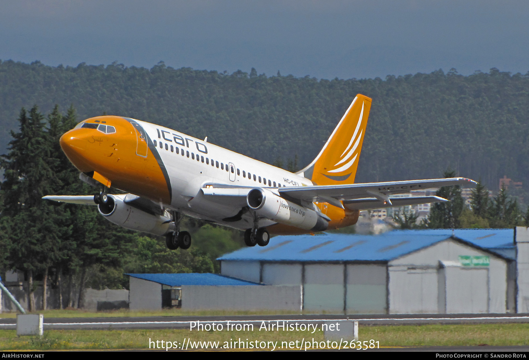 Aircraft Photo of HC-CFL | Boeing 737-236/Adv | Ícaro Air | AirHistory.net #263581