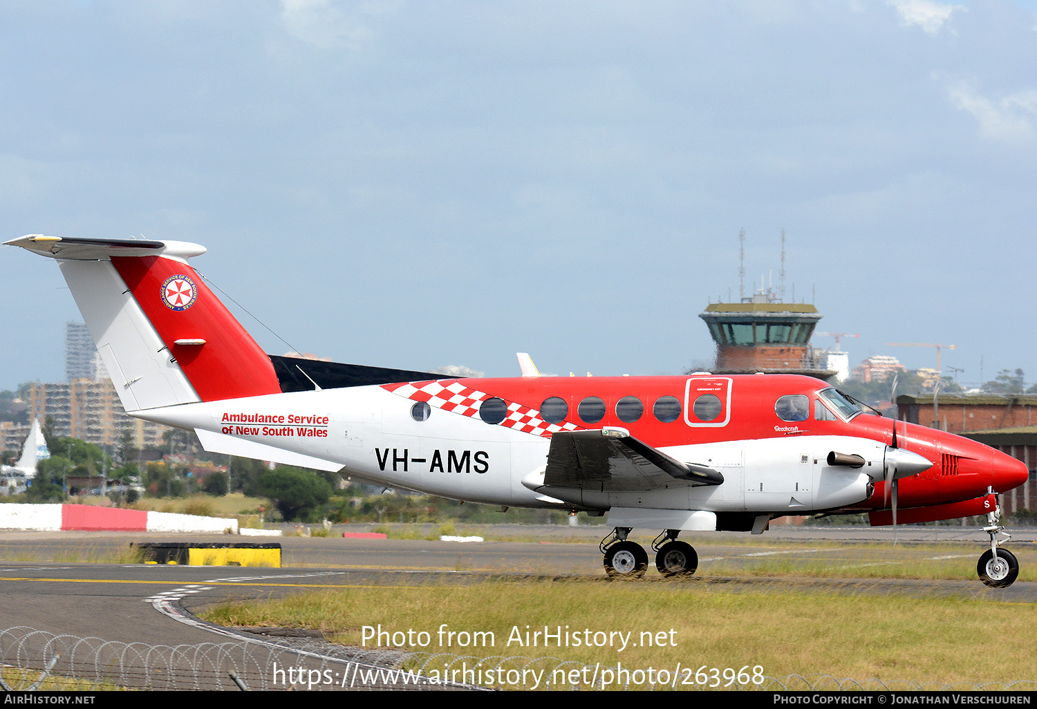 Aircraft Photo of VH-AMS | Hawker Beechcraft B200C King Air | Ambulance Service Of New South Wales | AirHistory.net #263968