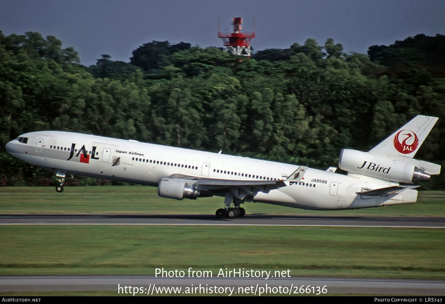 Aircraft Photo of JA8588 | McDonnell Douglas MD-11 | Japan Airlines - JAL | AirHistory.net #266136