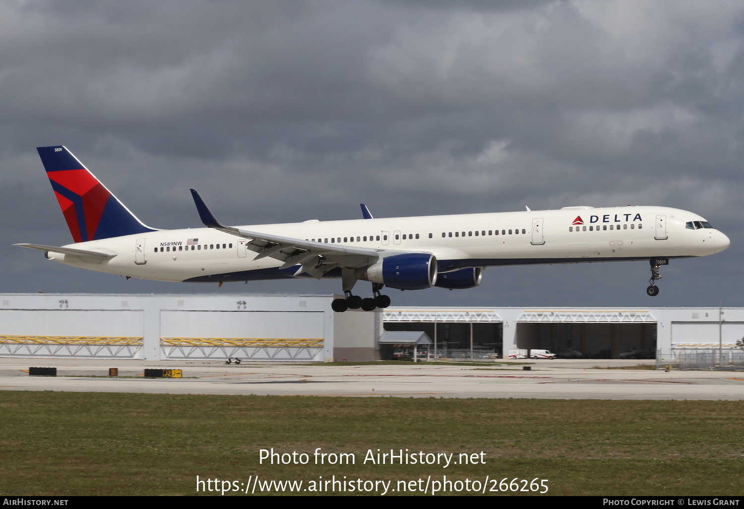 Aircraft Photo of N589NW | Boeing 757-351 | Delta Air Lines | AirHistory.net #266265